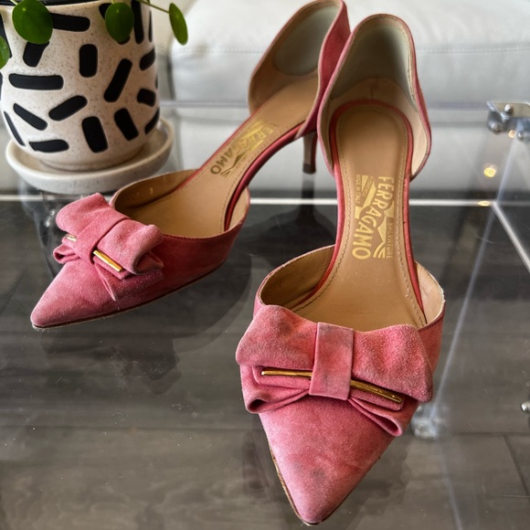 SALVATORE FERRAGAMO | POINTED TOE PINK SUEDE KITTEN HEELS - Picture 7 of 9